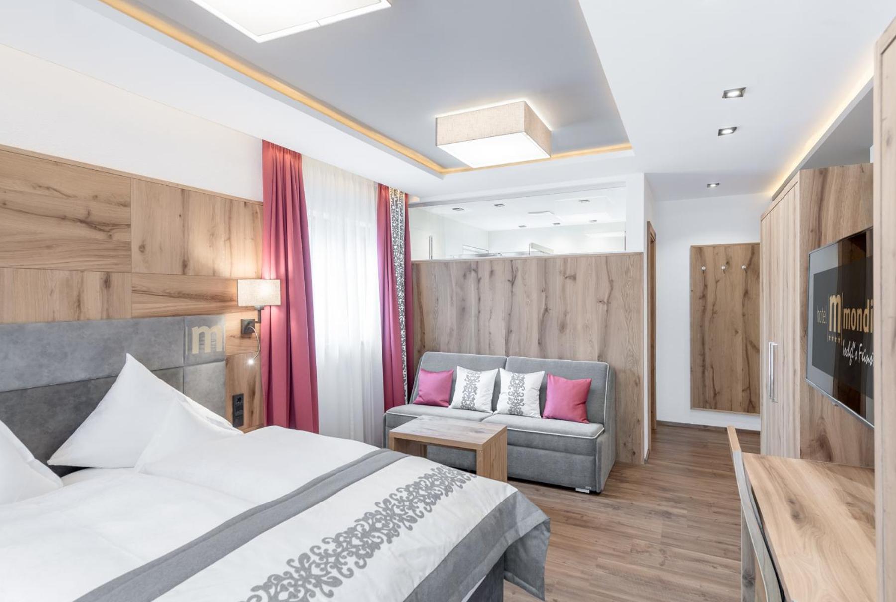 Deluxe Double Room with Extra Bed,1624321136:JPEG
