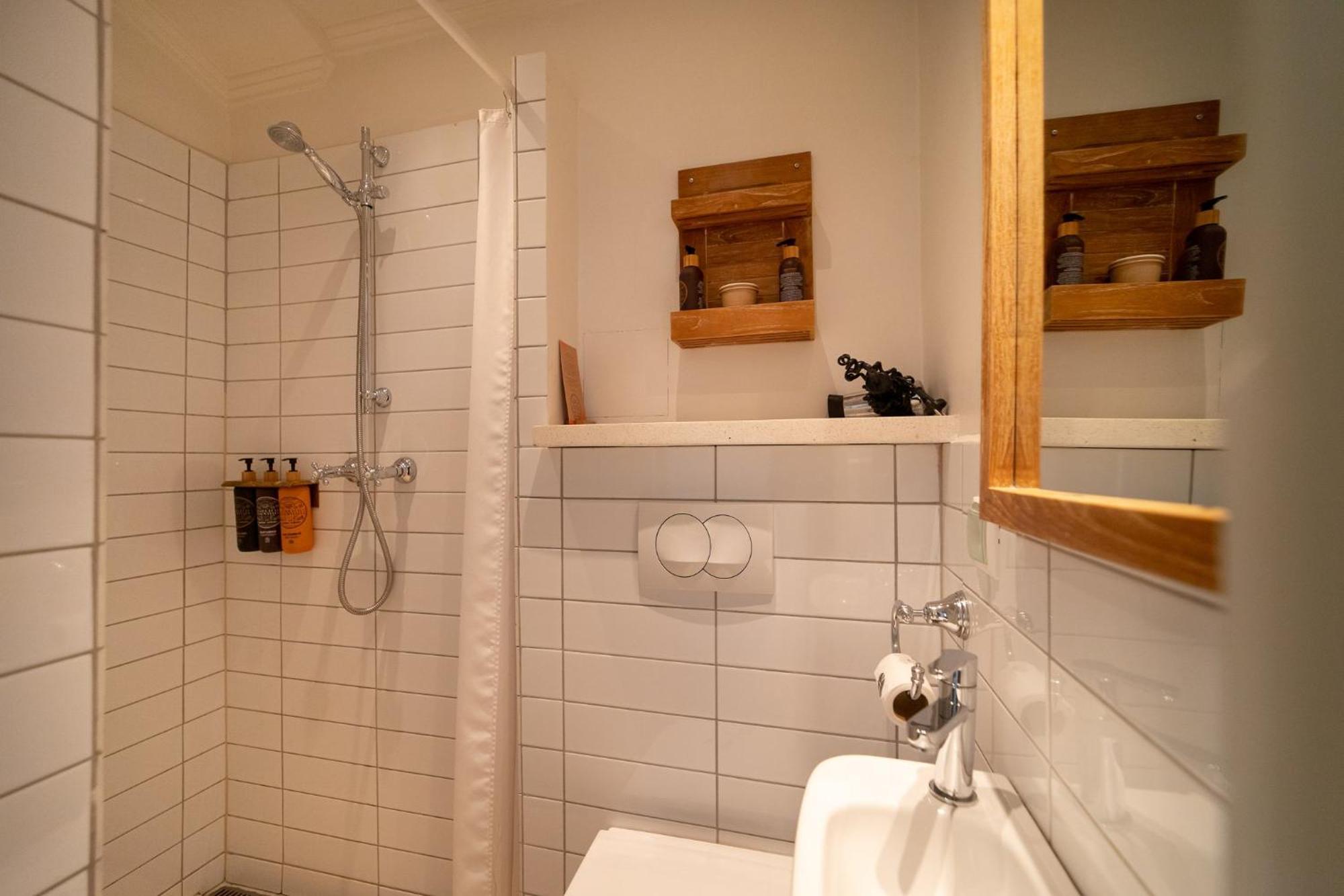 Single Room,1627210206:JPEG
