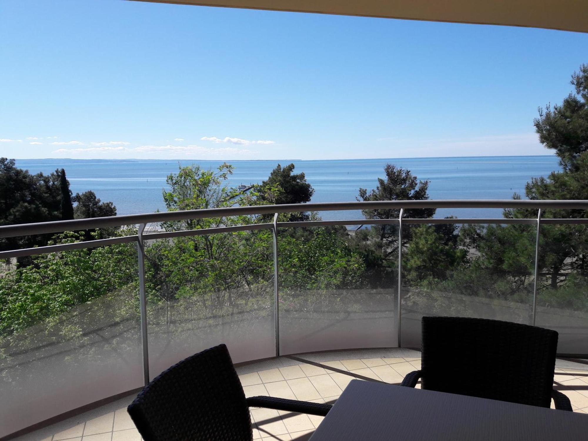 One-Bedroom Apartment Balcony Sea View