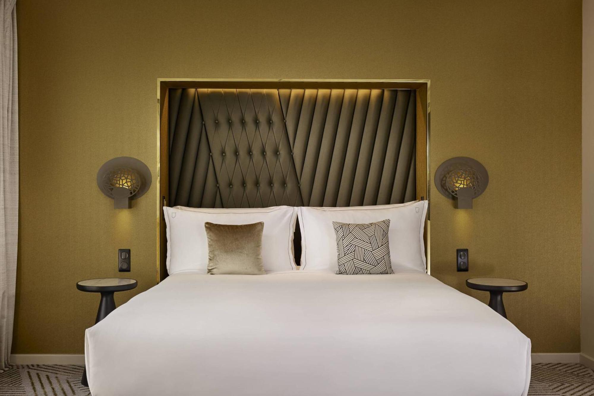Executive King room - Courtyard view