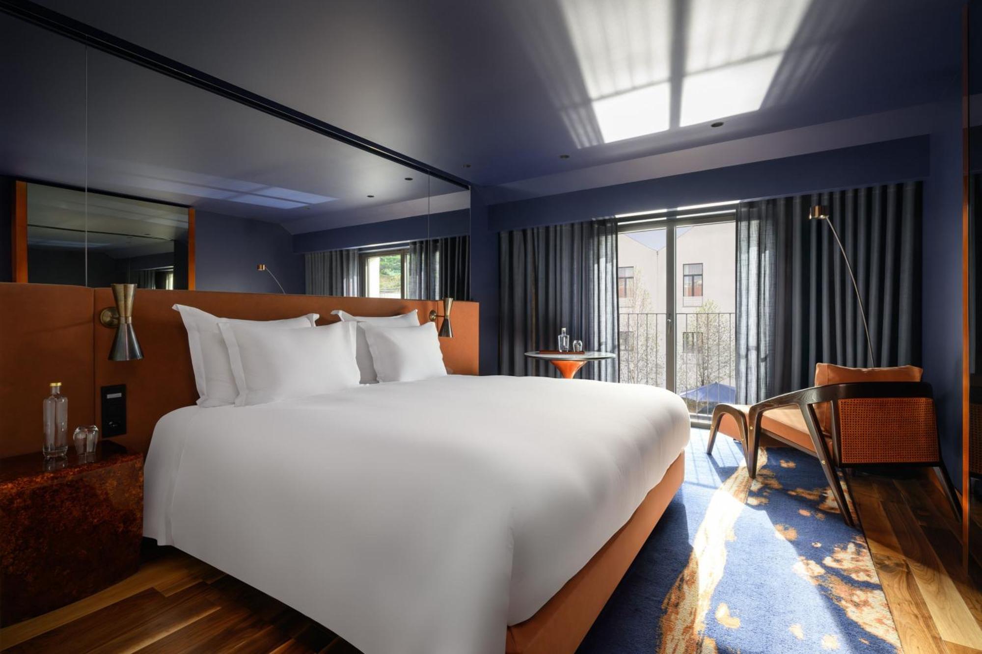 Superior King Room Pool View