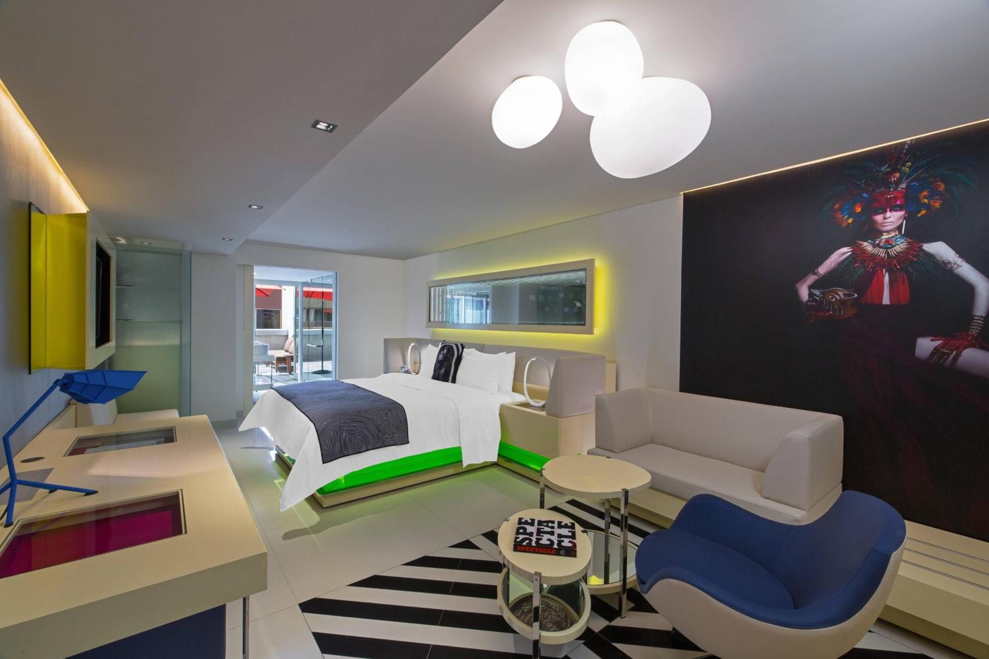 Premier Kamer met kingsize bed en uitzicht op de stad