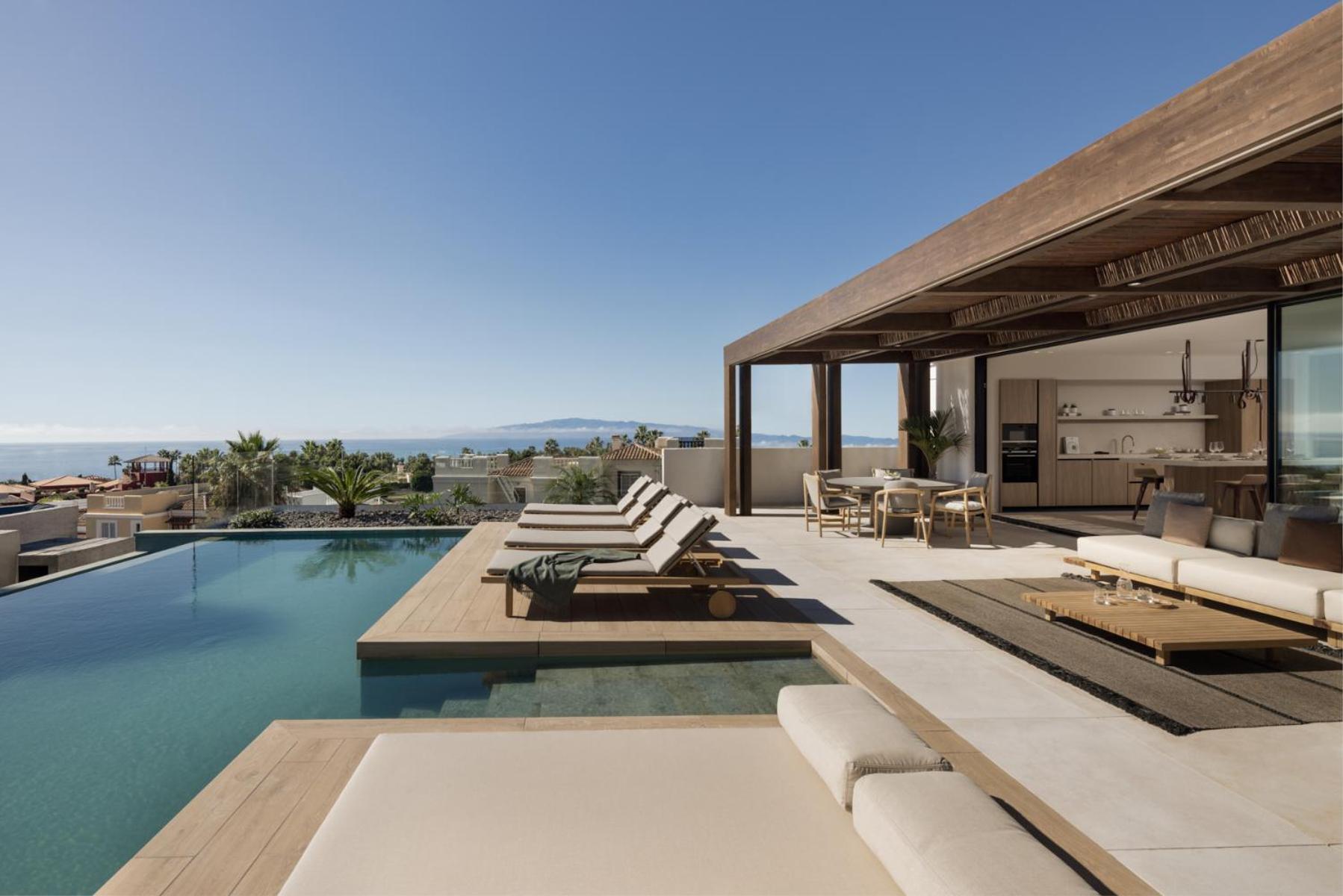 Villa Suite Three Rooms Sea View with Private Pool (2 Adults + 4 Children)