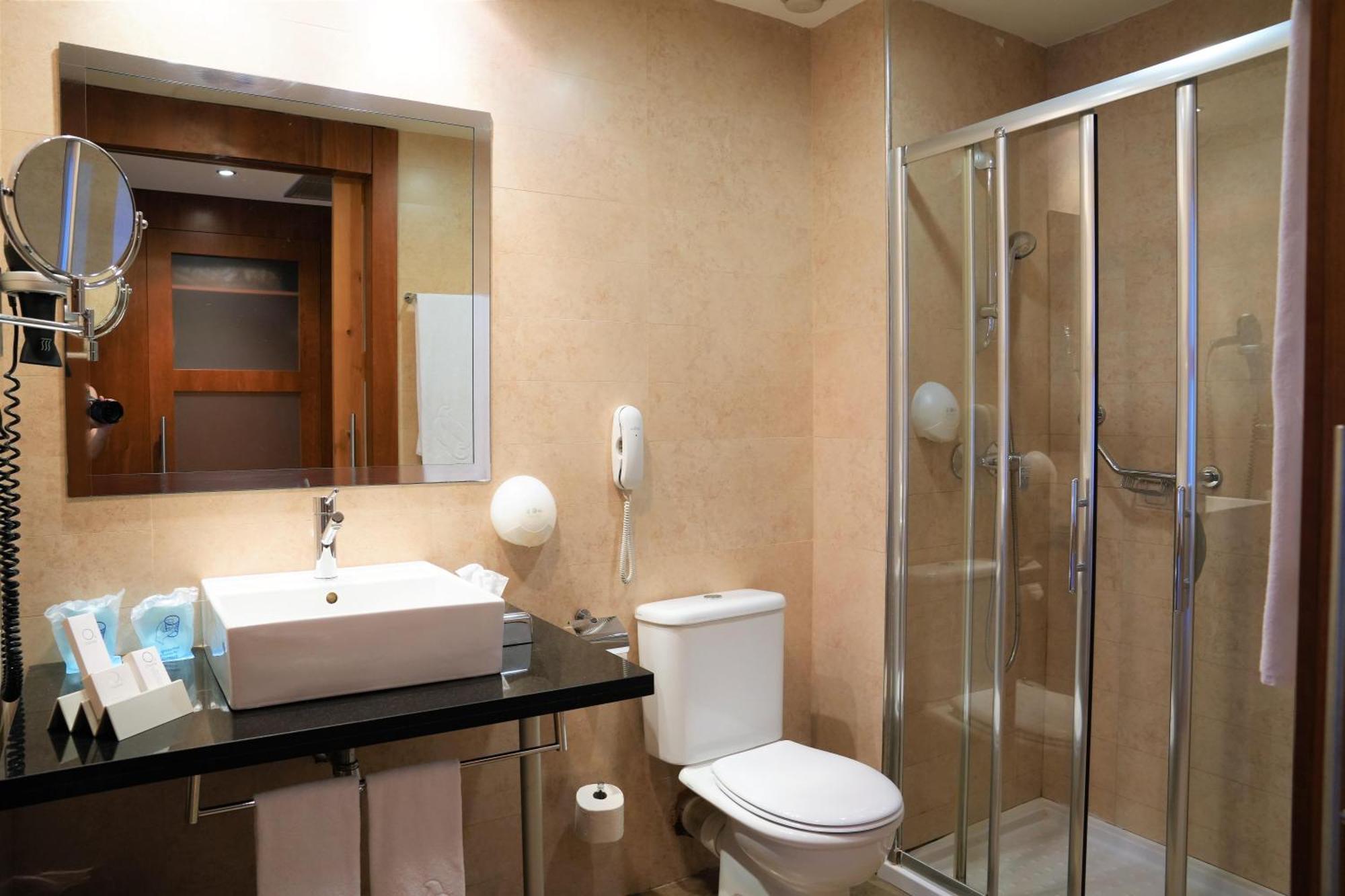 Habitación Doble (2 adultos) - 2 camas - Servicio de enlace con el aeropuerto