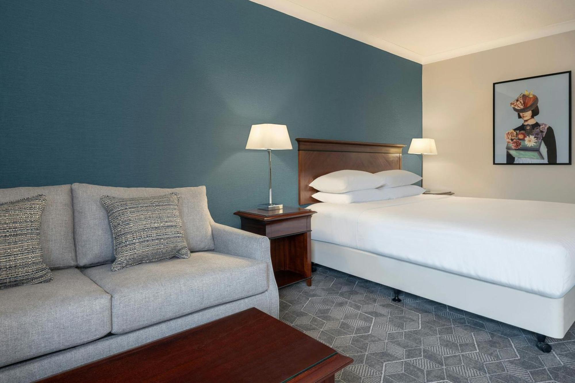 Deluxe King Room Sofa Bed