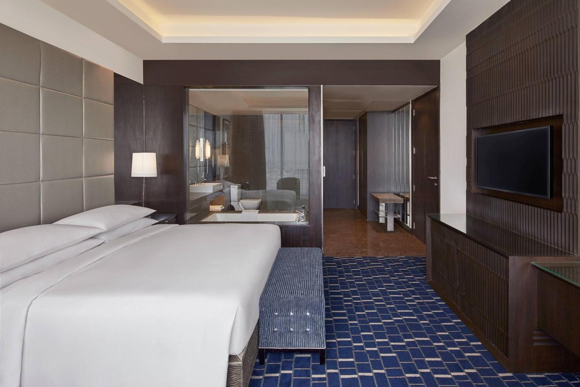Executive King Room with Lounge Access,1548245119:JPEG