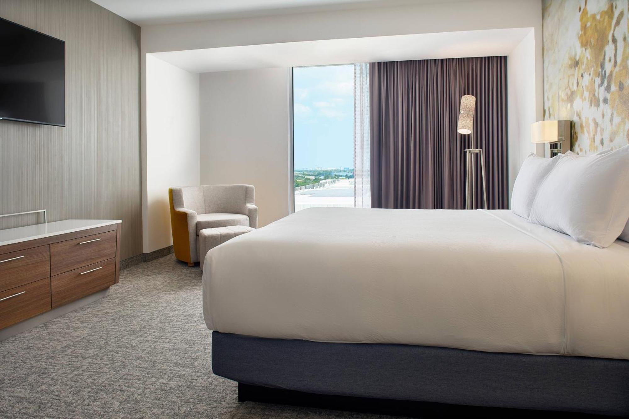 Suite 1 King Bed Non SmokingCity View