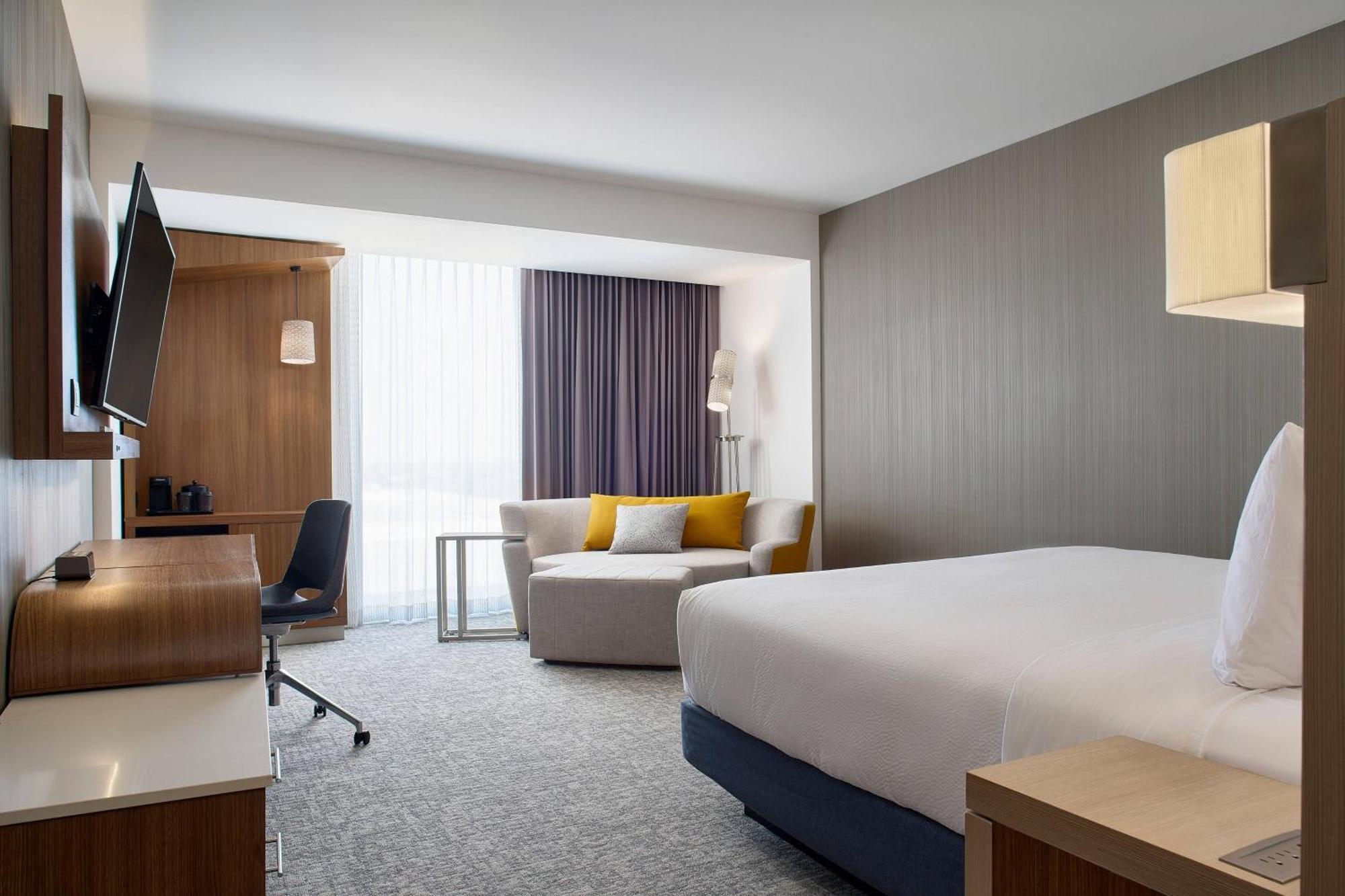 Standard Guest room 1 King Non Smoking City view