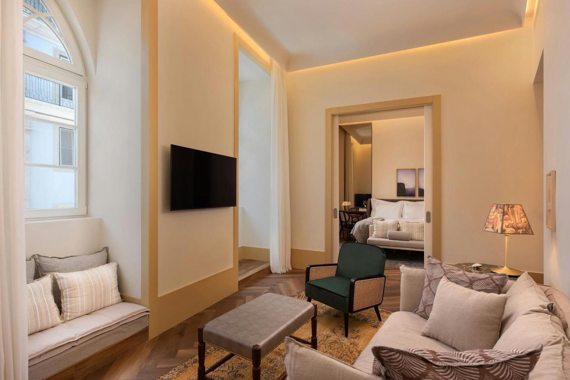 Suite with  1 King, Sofa bed, City view, Balcony,1643233503:JPEG
