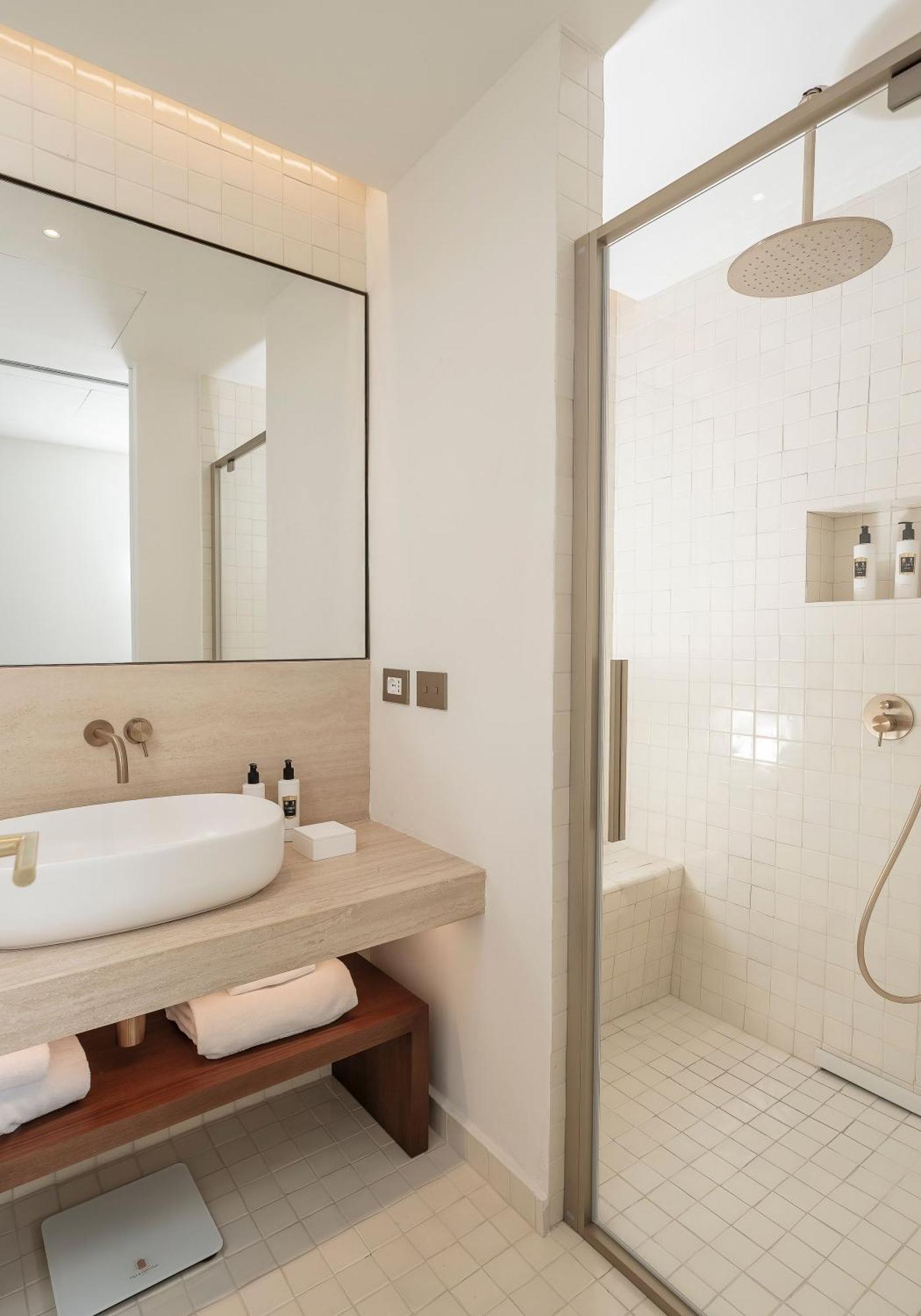 Deluxe Double Room Balcony Lateral Sea View