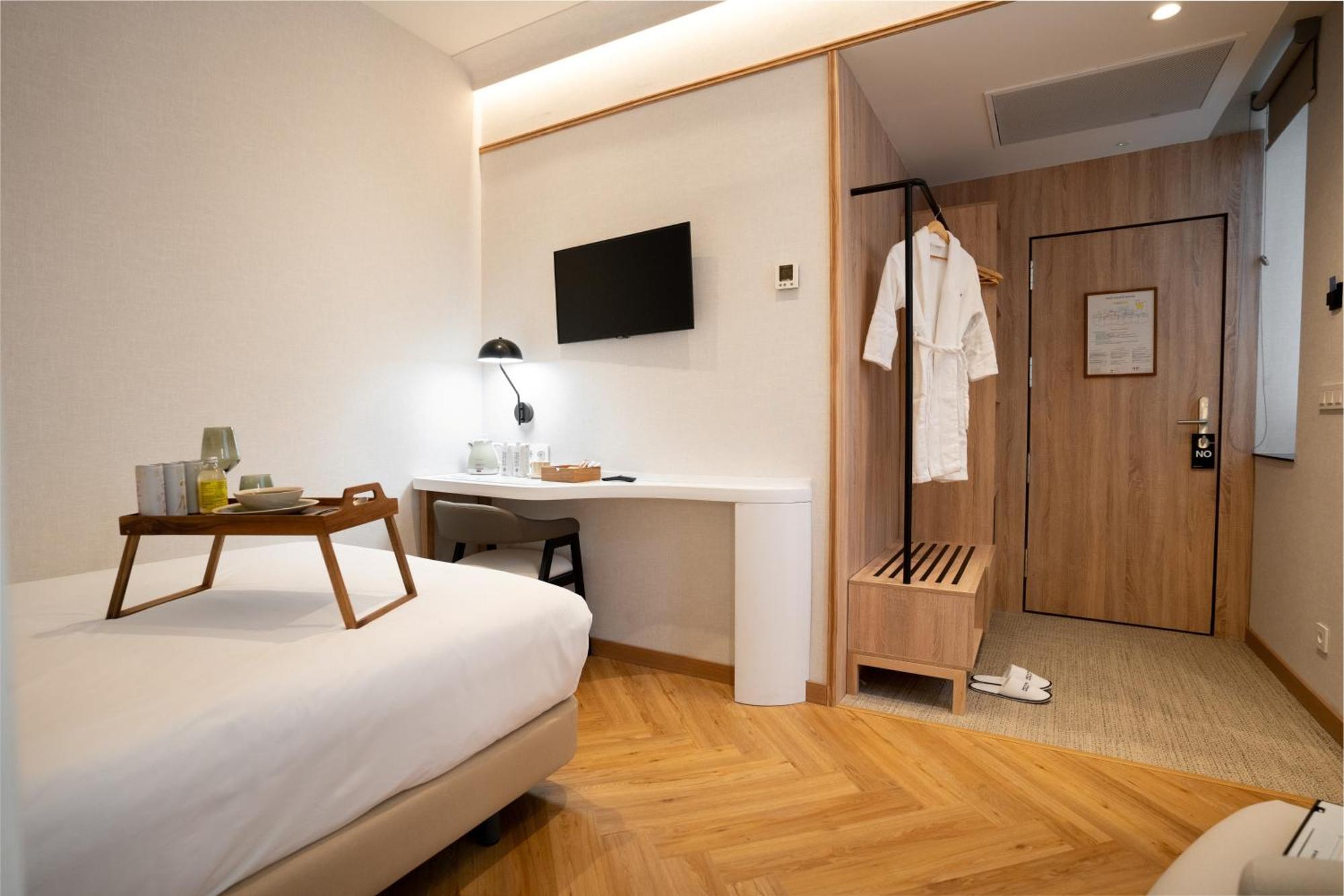 Deluxe Single Room,1654249465:JPEG