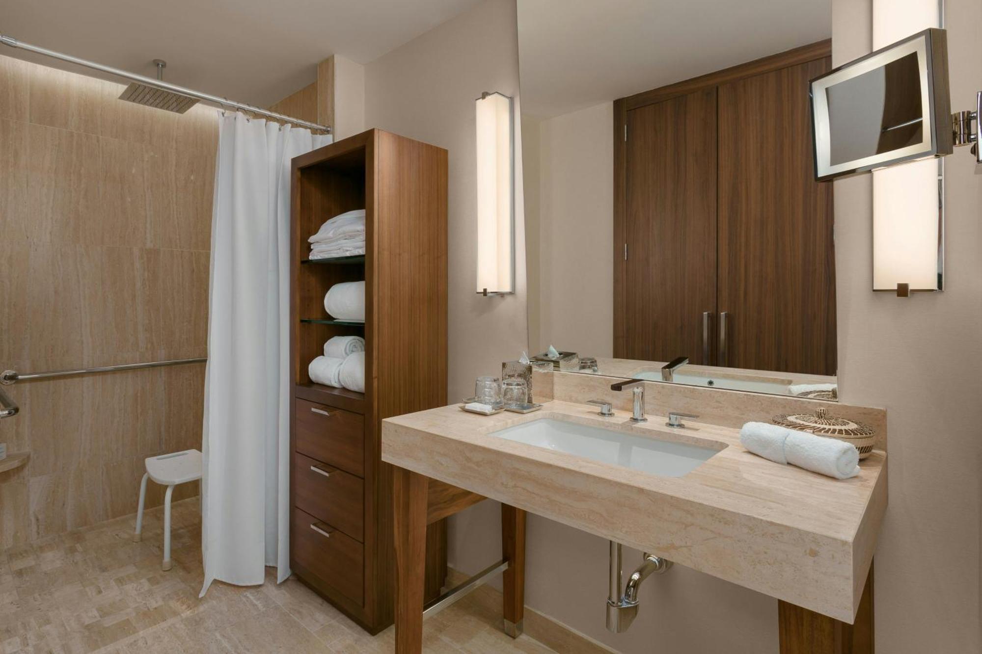 Deluxe Urban View Guest room 2 Queen City view