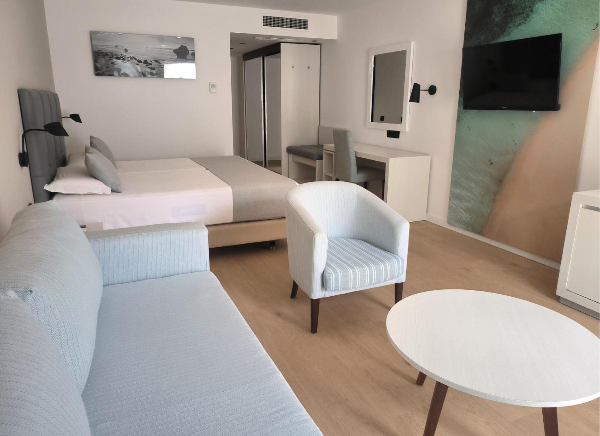 Chambre Double ou Lits Jumeaux (2 Adultes + 1 Enfant)