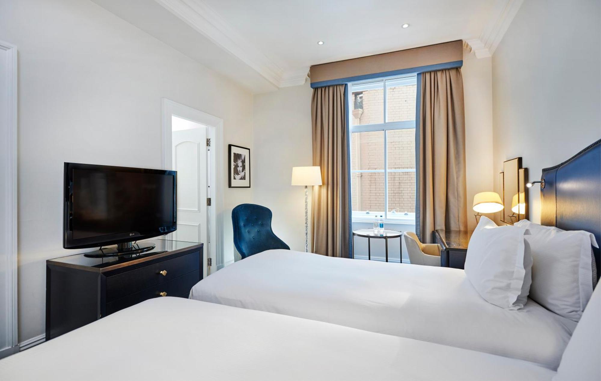 Twin Room,1531076257:JPEG