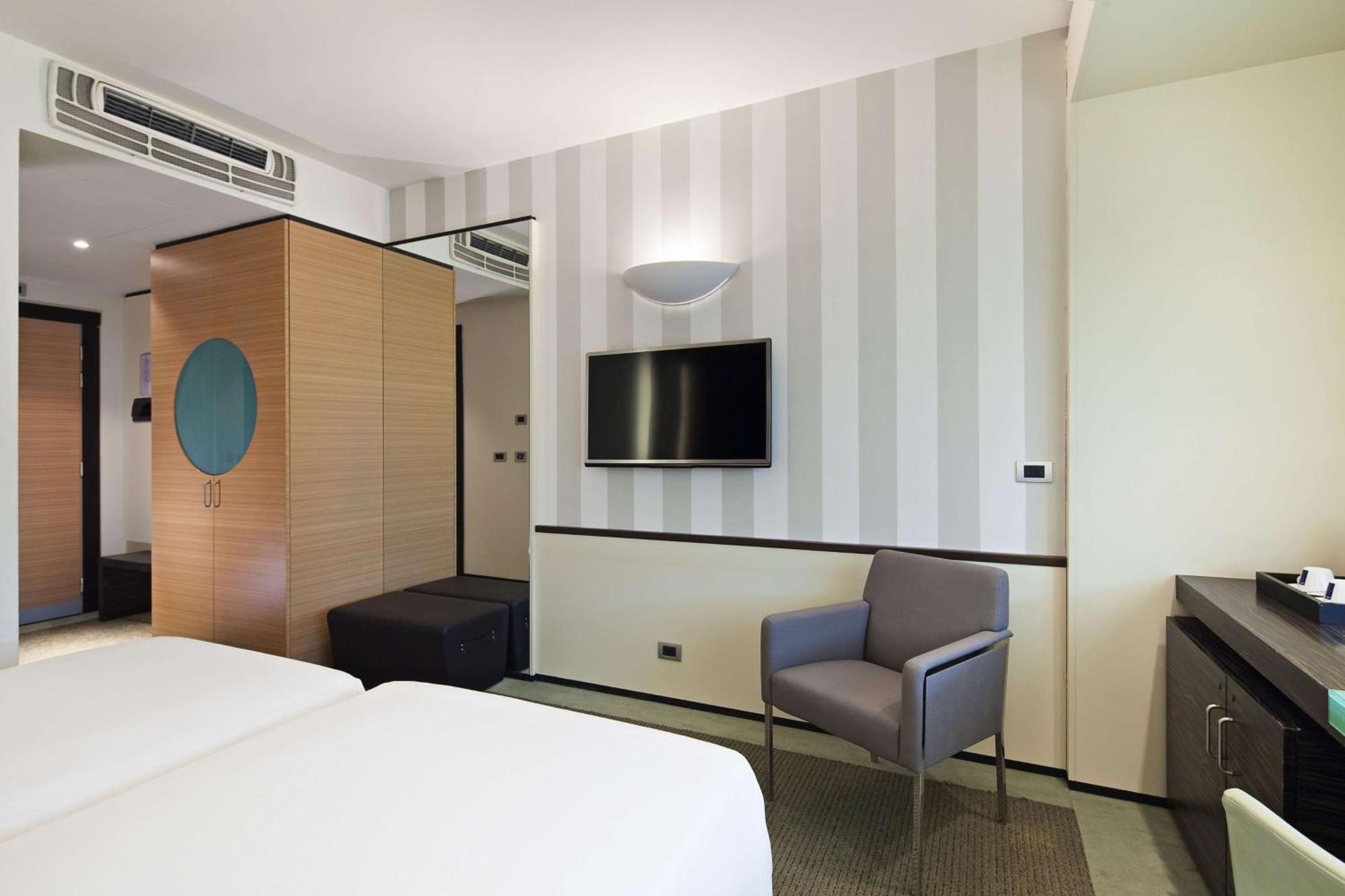 Communicerende Familiekamer met Extra Bed (2 volwassenen + 3 kinderen)
