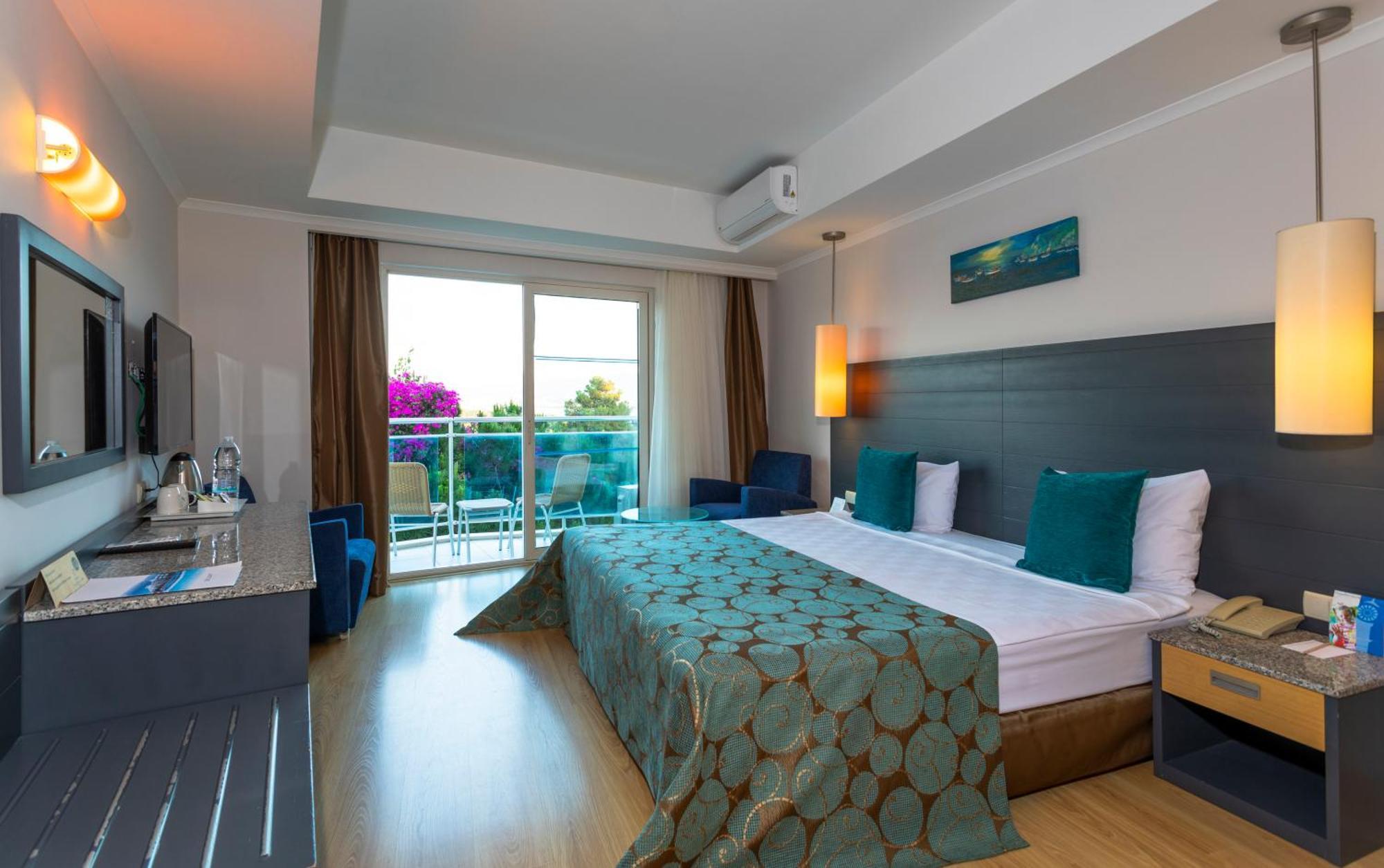 Double or Twin Room Side Sea View