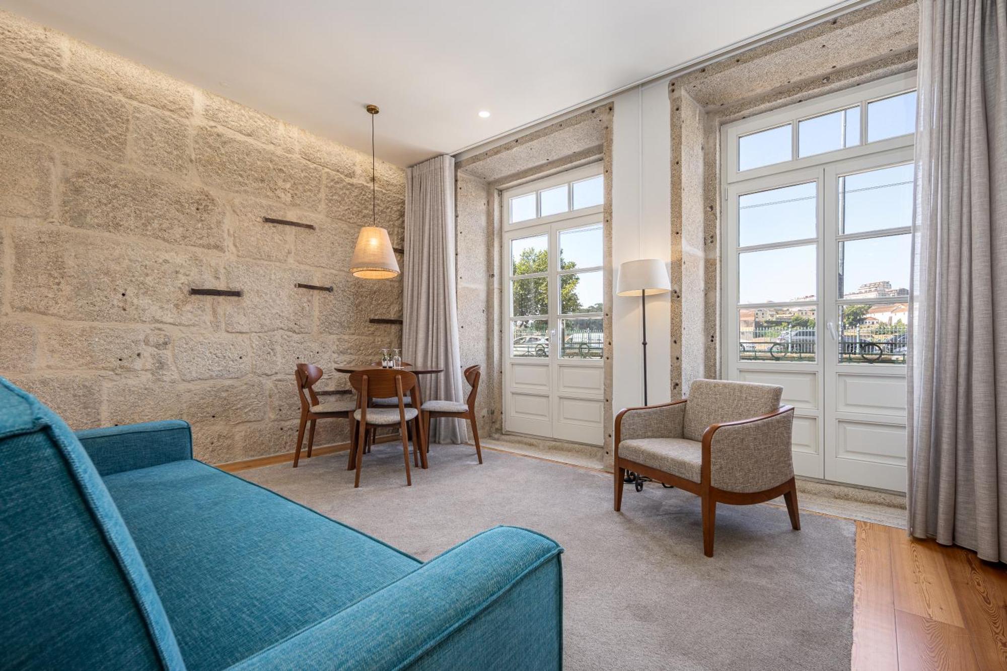 Family Room,1692141051:JPEG