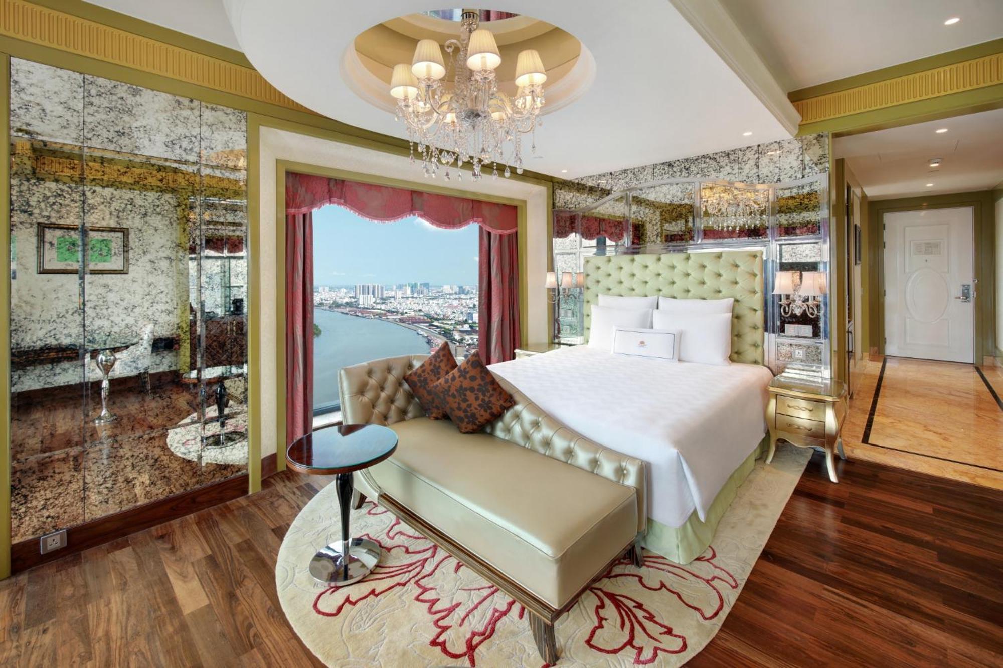 Grand Deluxe King with Firework View