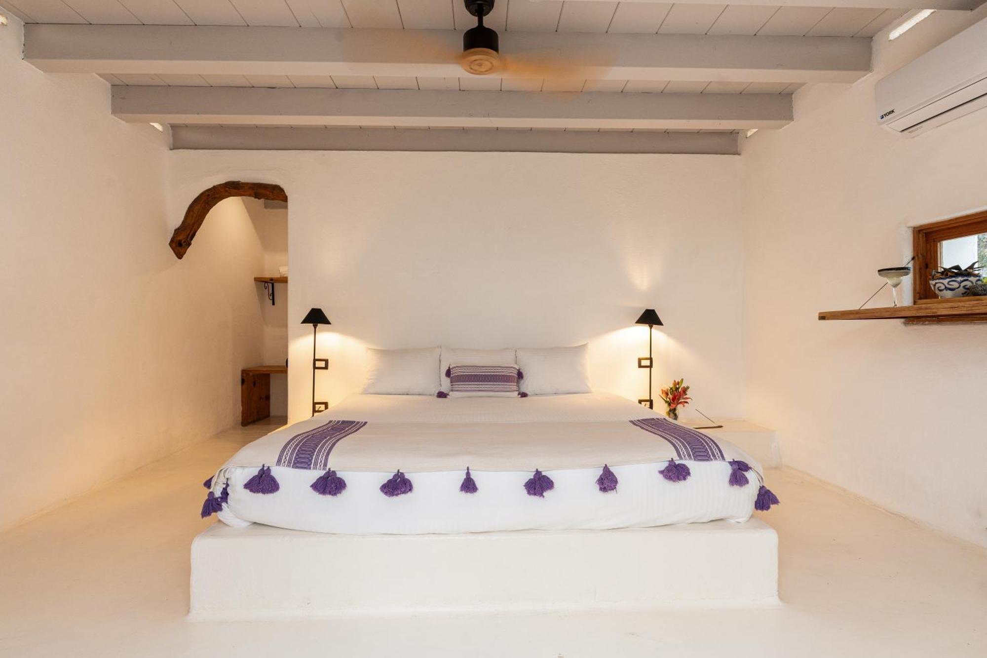 Deluxe Double Room with Balcony and Sea View