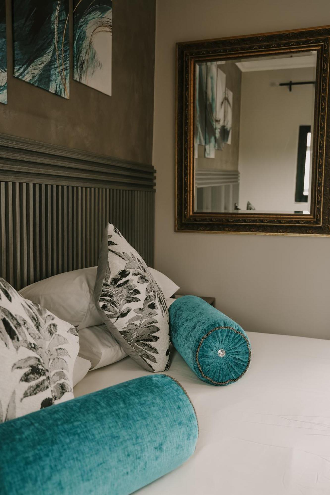 Luxury King Room