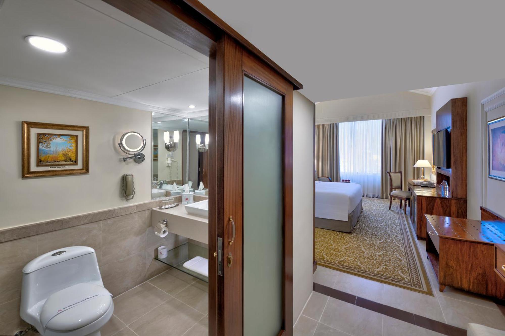 Executive Executive lounge access Guest room 1 King
