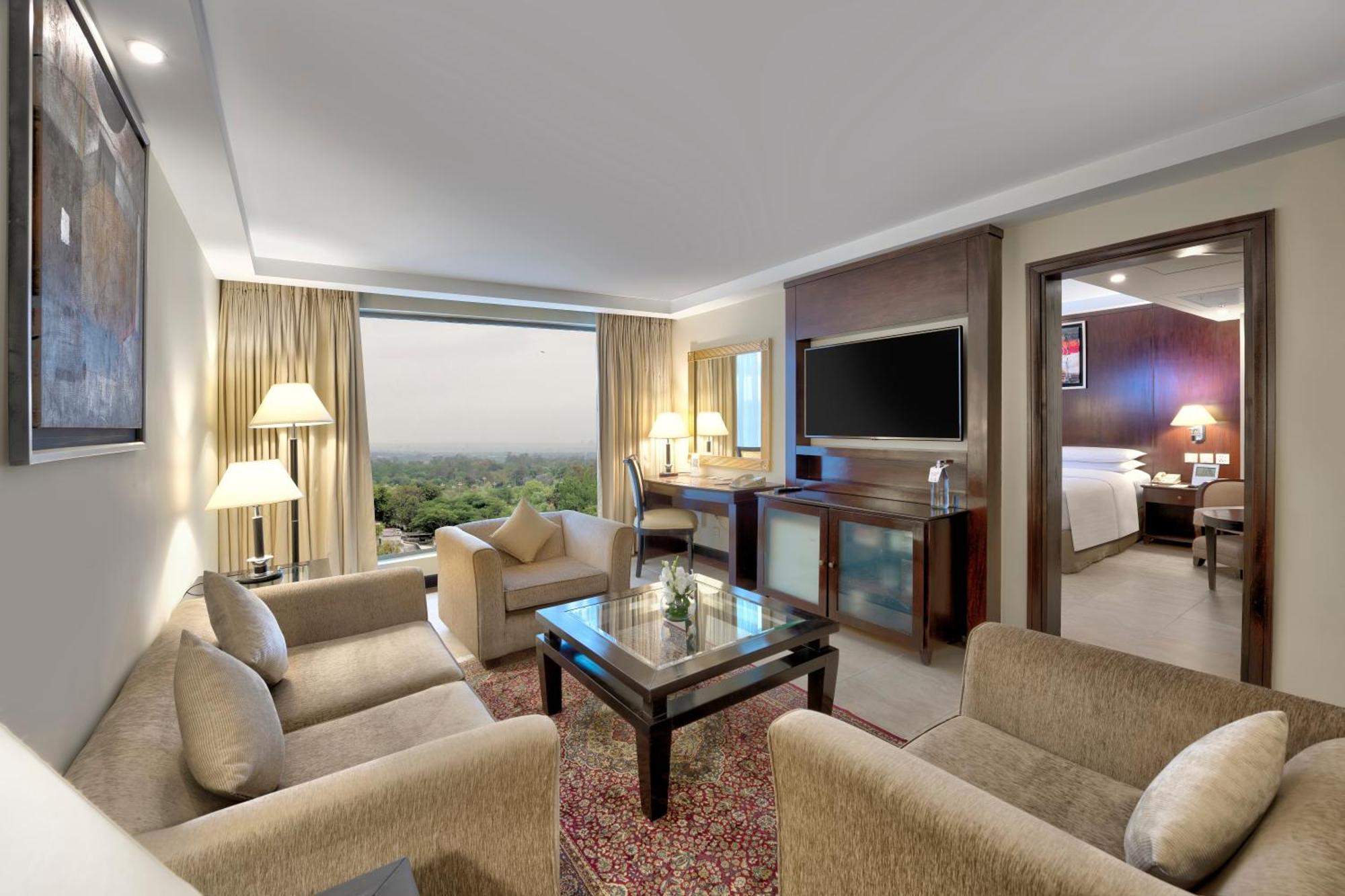 Executive Suite Executive Lounge Access Suite 1 King