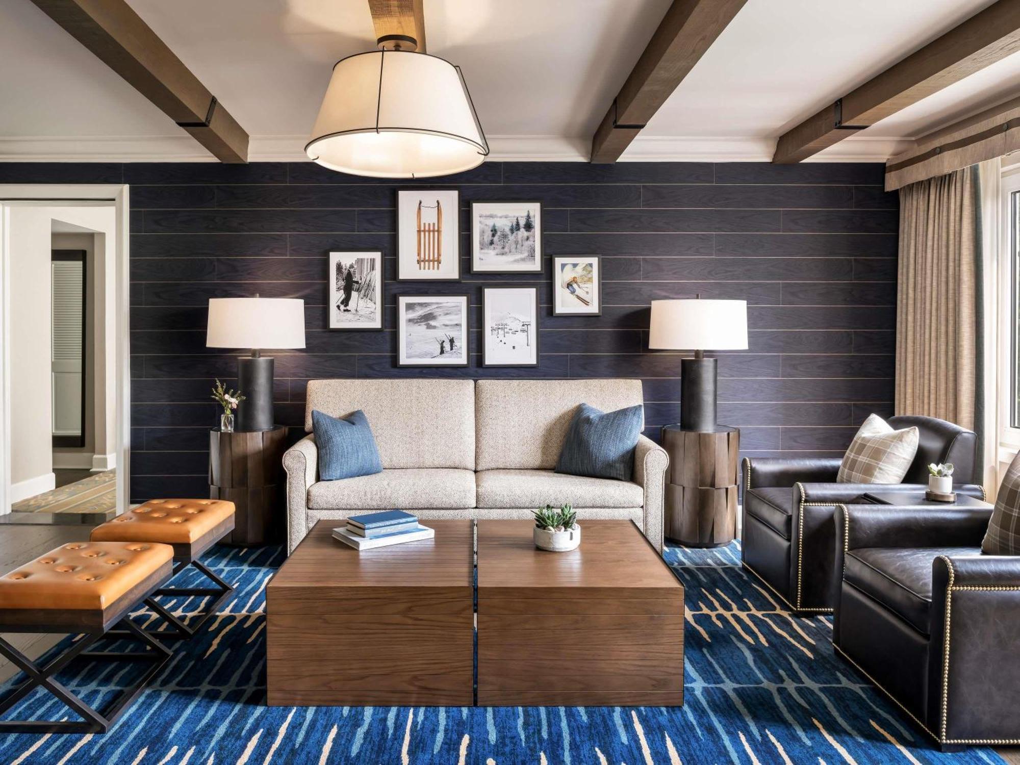 Suite mit einem Schlafzimmer, Kingsize-Bett und Blick auf die Piste