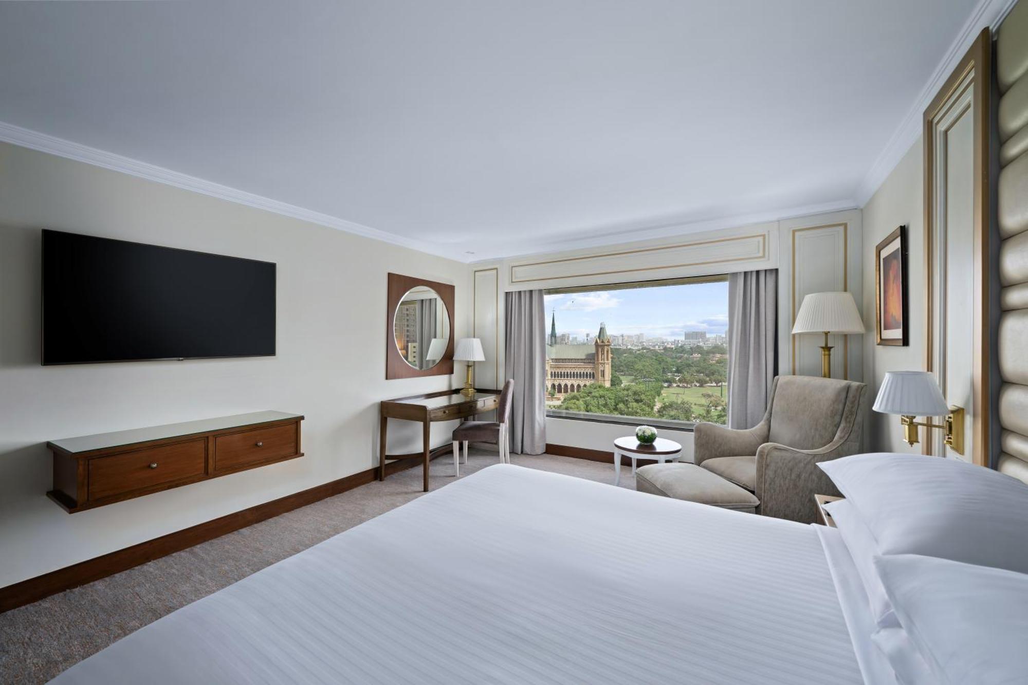 Executive King Executive lounge access Guest room