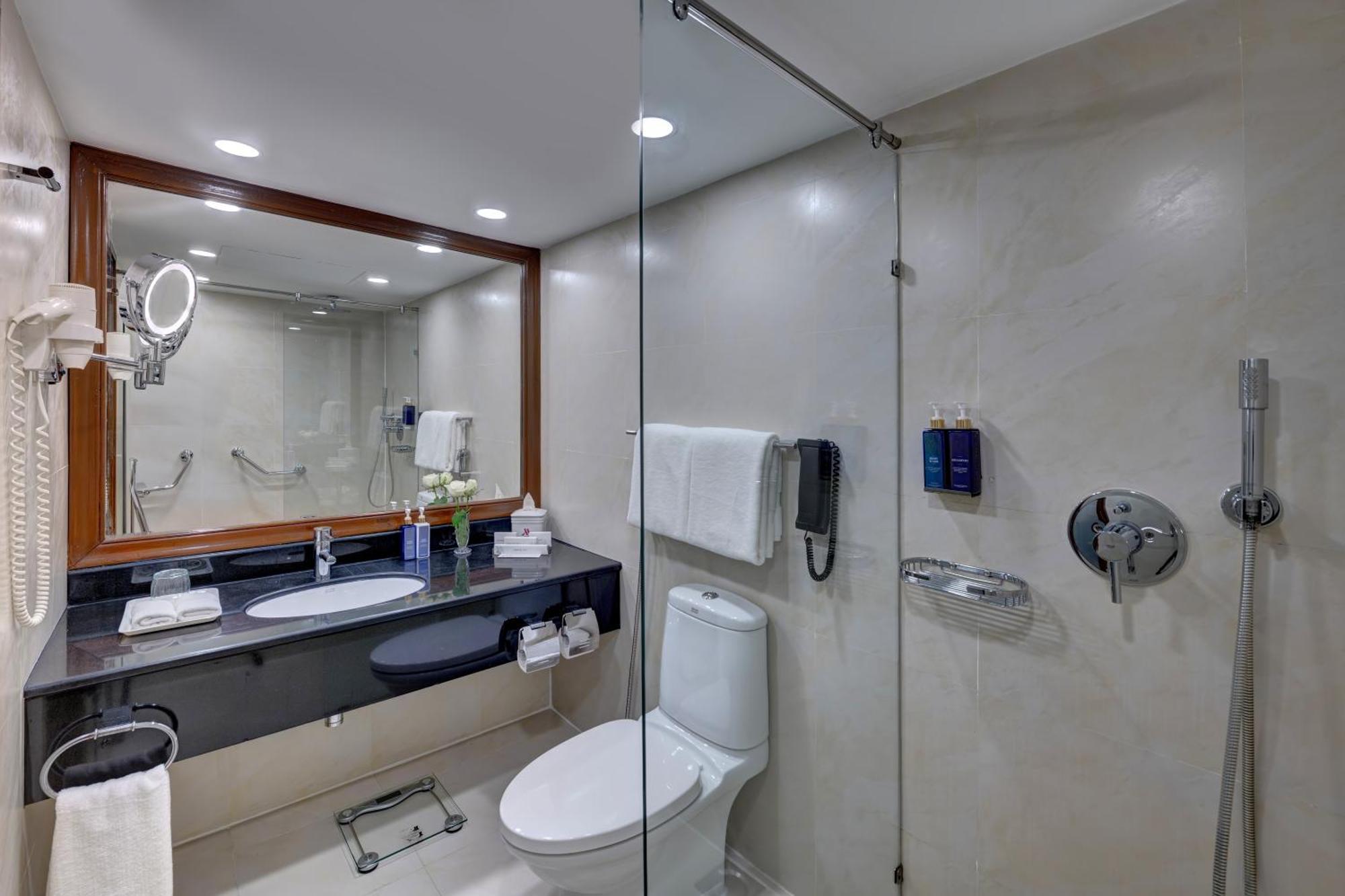 Executive King Executive lounge access Guest room