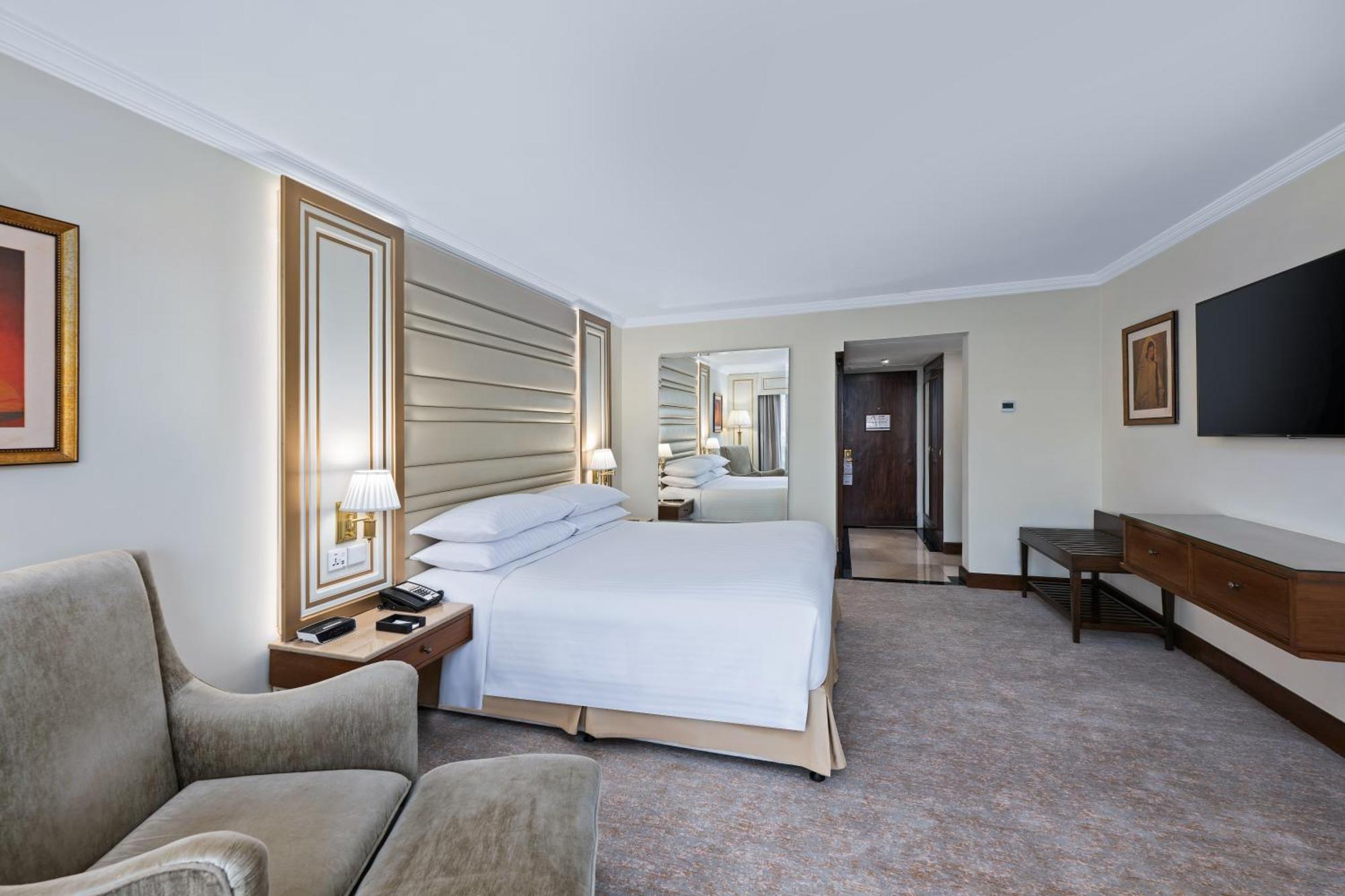Executive King Executive lounge access Guest room