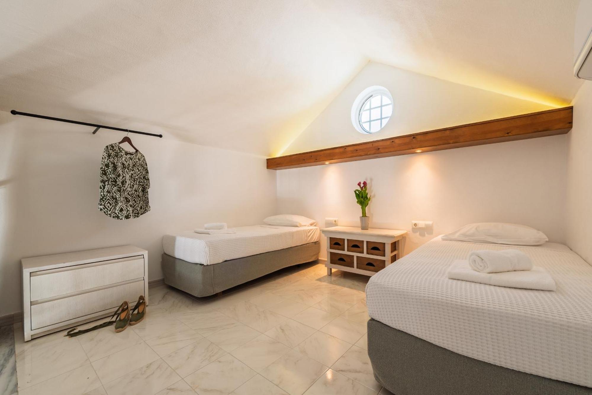 Deluxe Quadruple Room,1731422878:JPEG