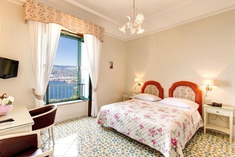 Double or Twin Room with Sea View