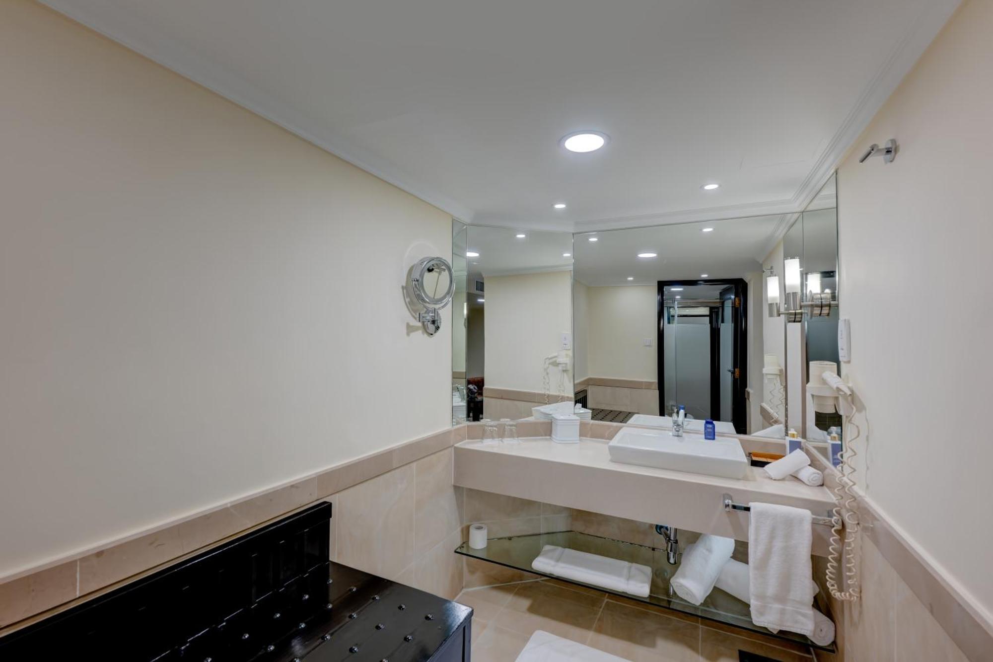 Deluxe Twin Guest room 2 Twin or Single Beds
