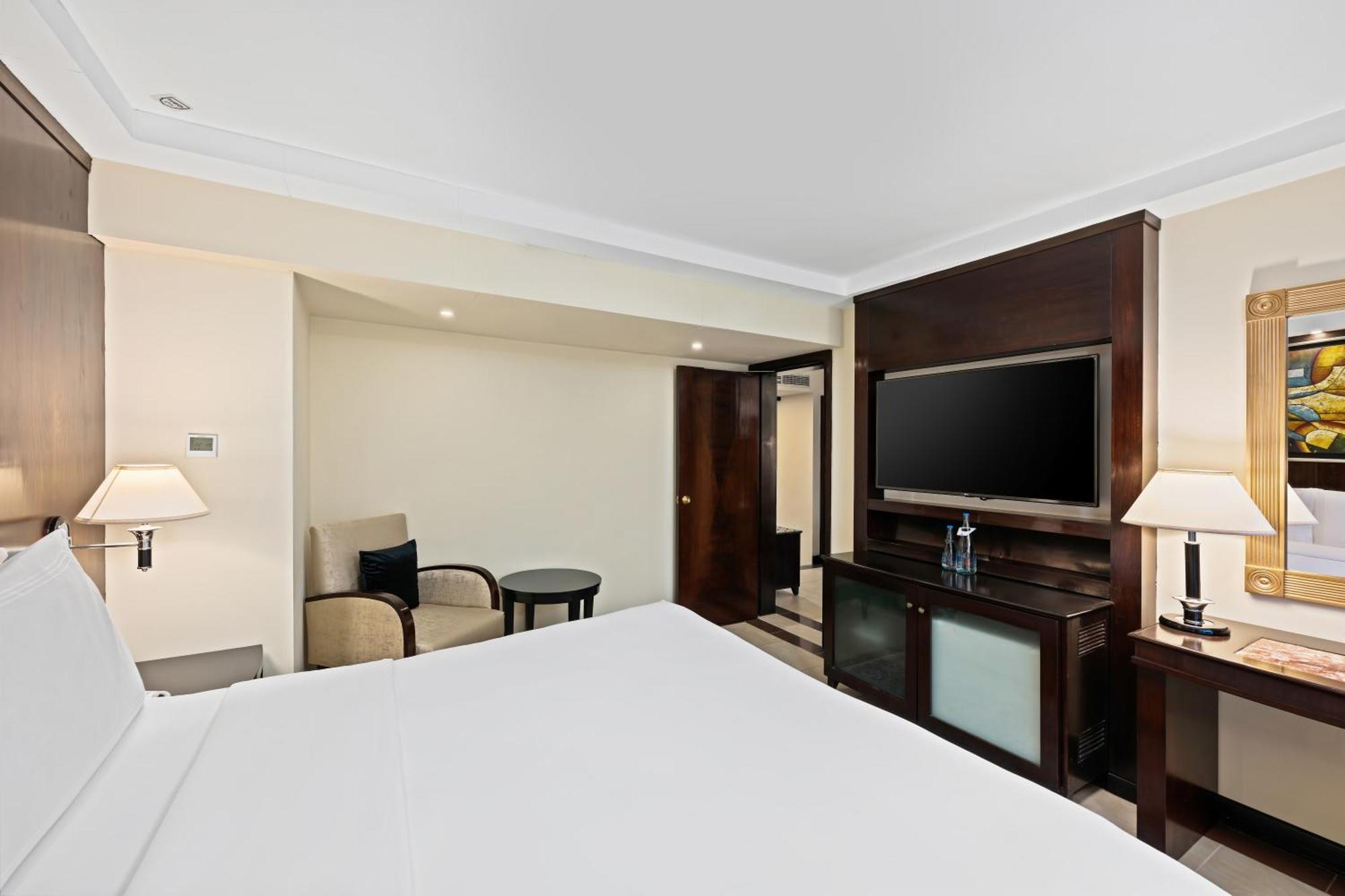 Executive Suite Executive Lounge Access Suite 1 King