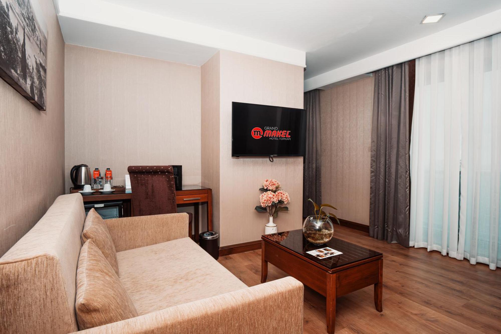 Corner Suite with City View