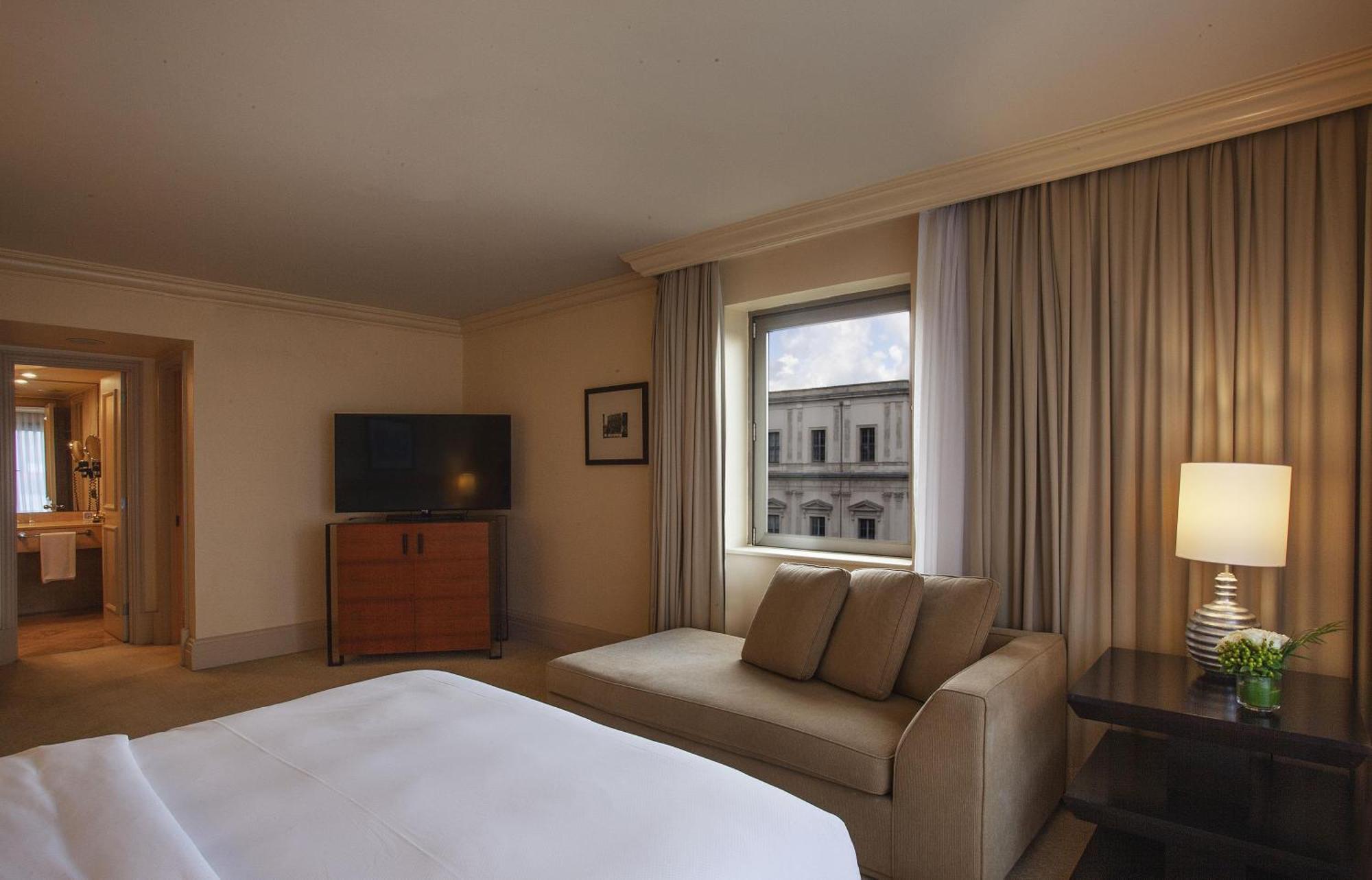 Grand King Suite with Lounge Access,1756529769:JPEG