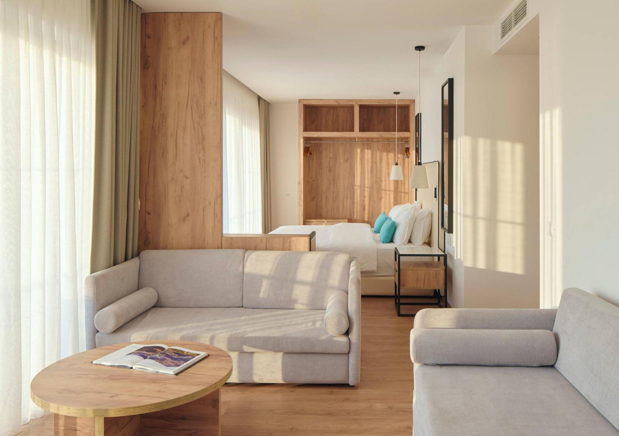 Family Room,1756682693:JPEG