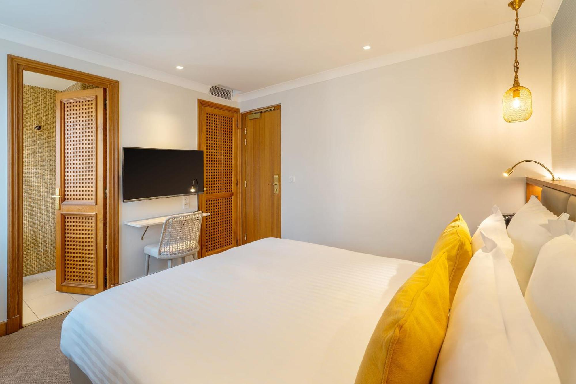 Classic Queen Room View