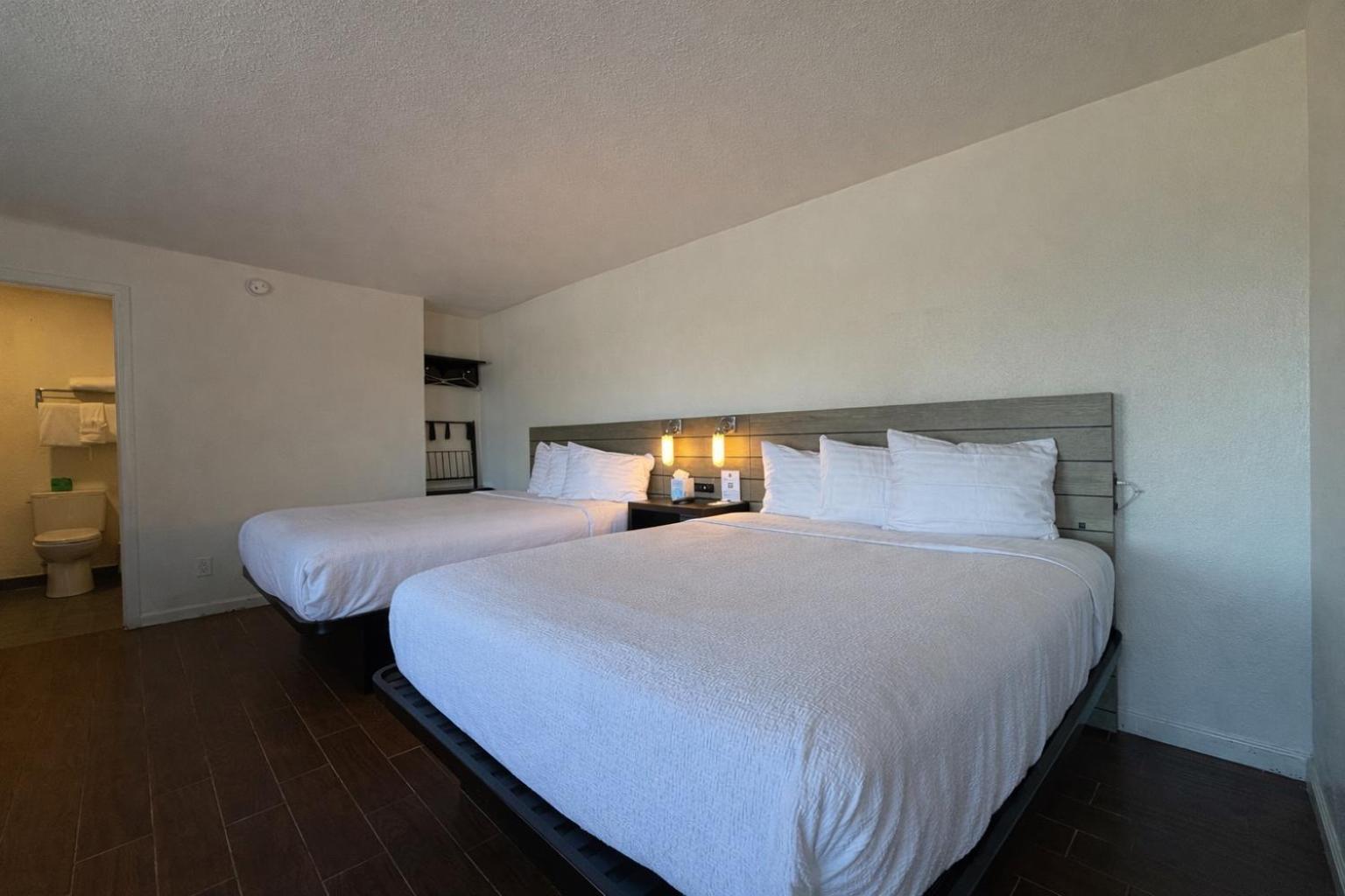 Classic 2 Queen Room