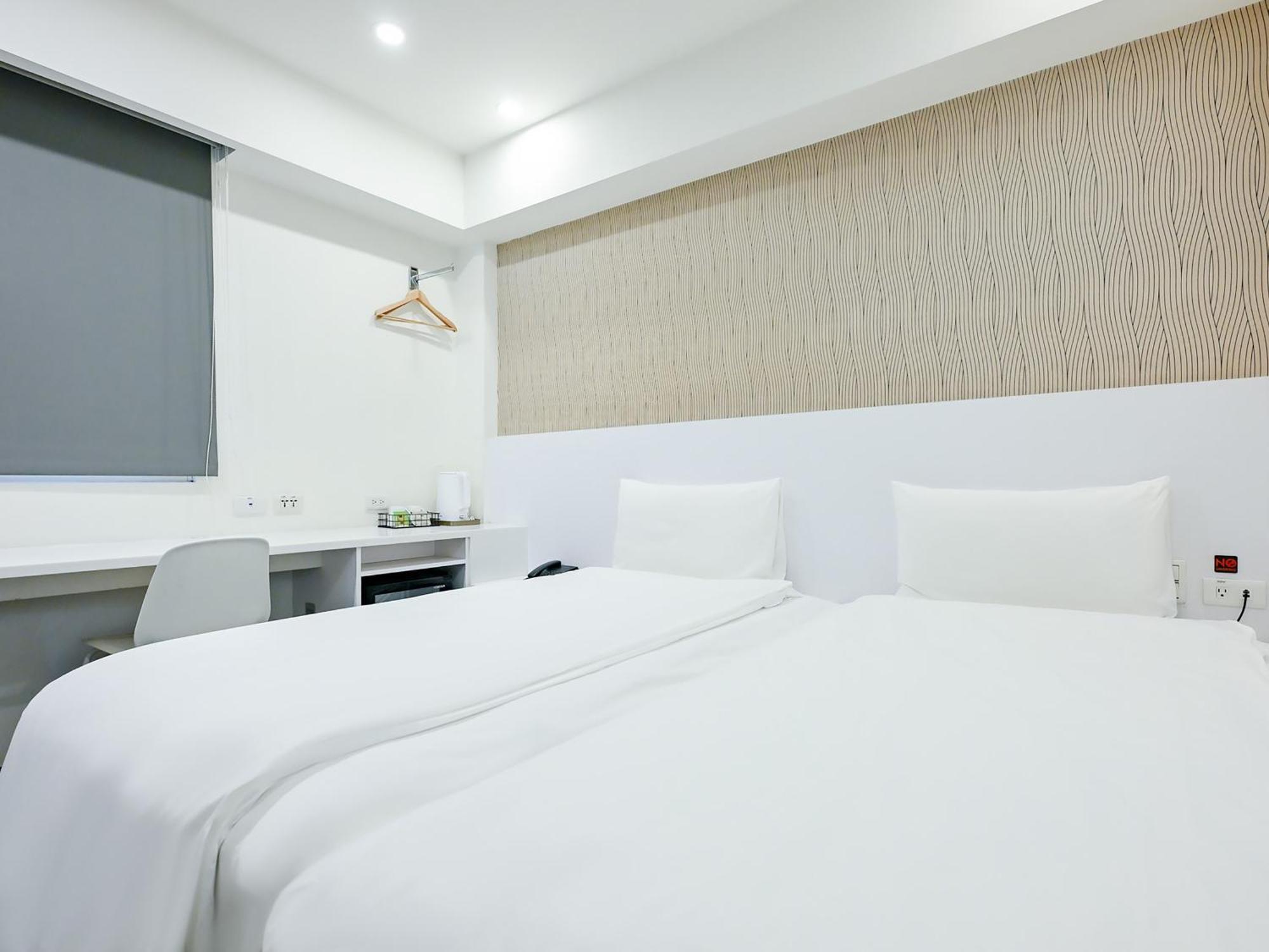 Standard Twin Room - no window