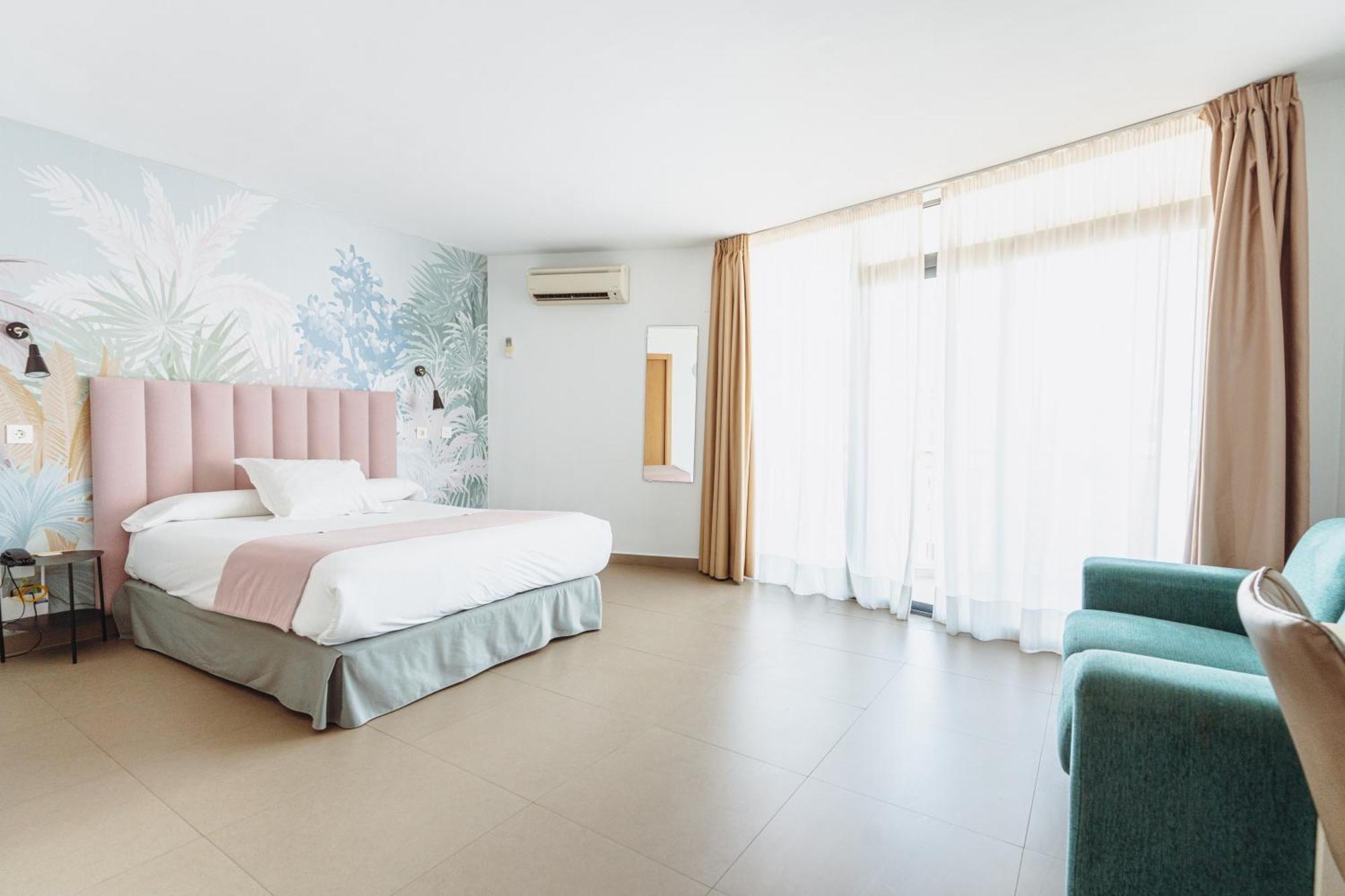 Deluxe Tweepersoonskamer met 1 of 2 Bedden en Uitzicht op Zee