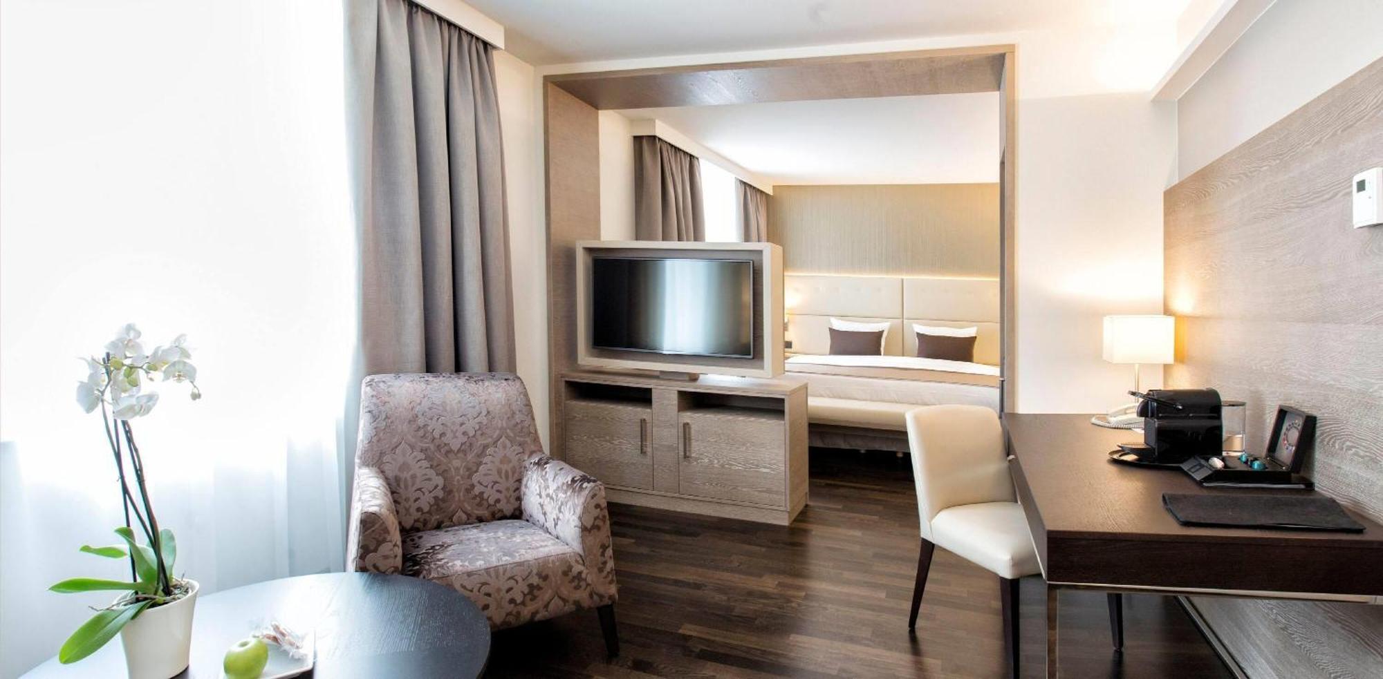 Junior Suite with City View