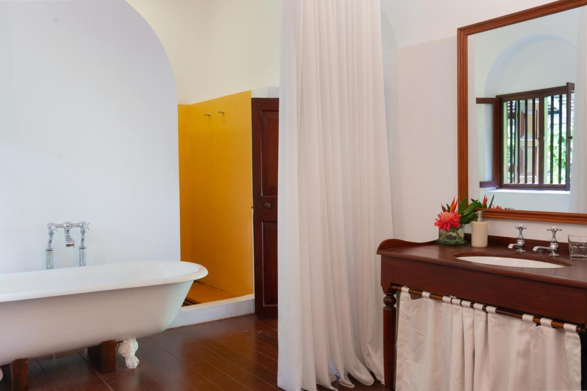 Lime Butterfly Room