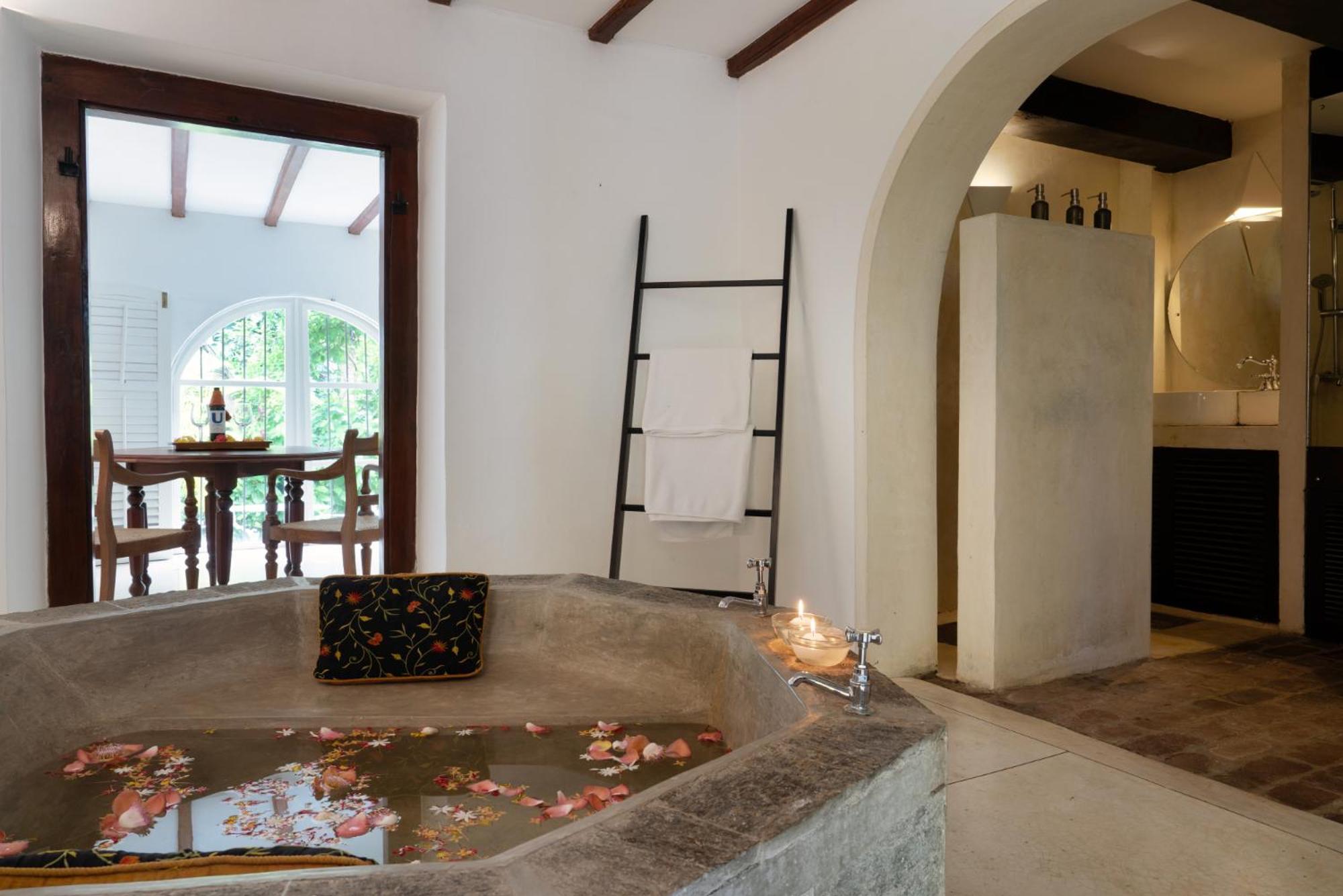 Black Raja Room With Garden View