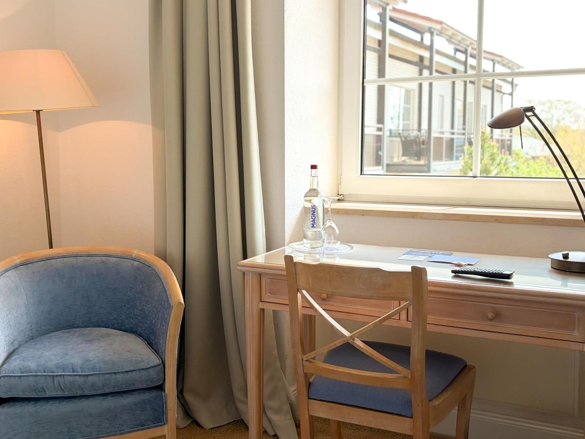 Single Room Land Side