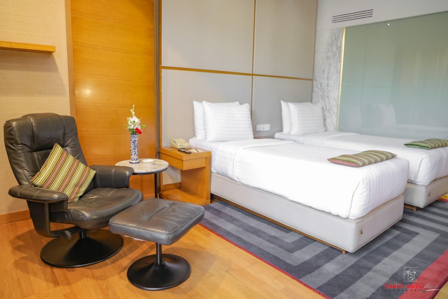 Avari World Traveler Twin Room