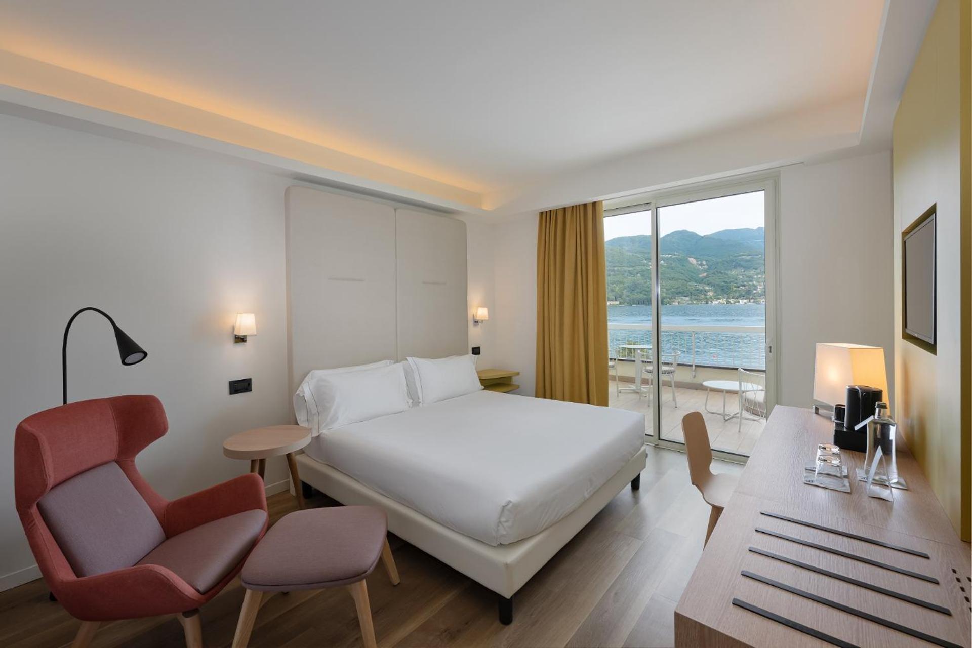 Deluxe Double or Twin Room Lake View