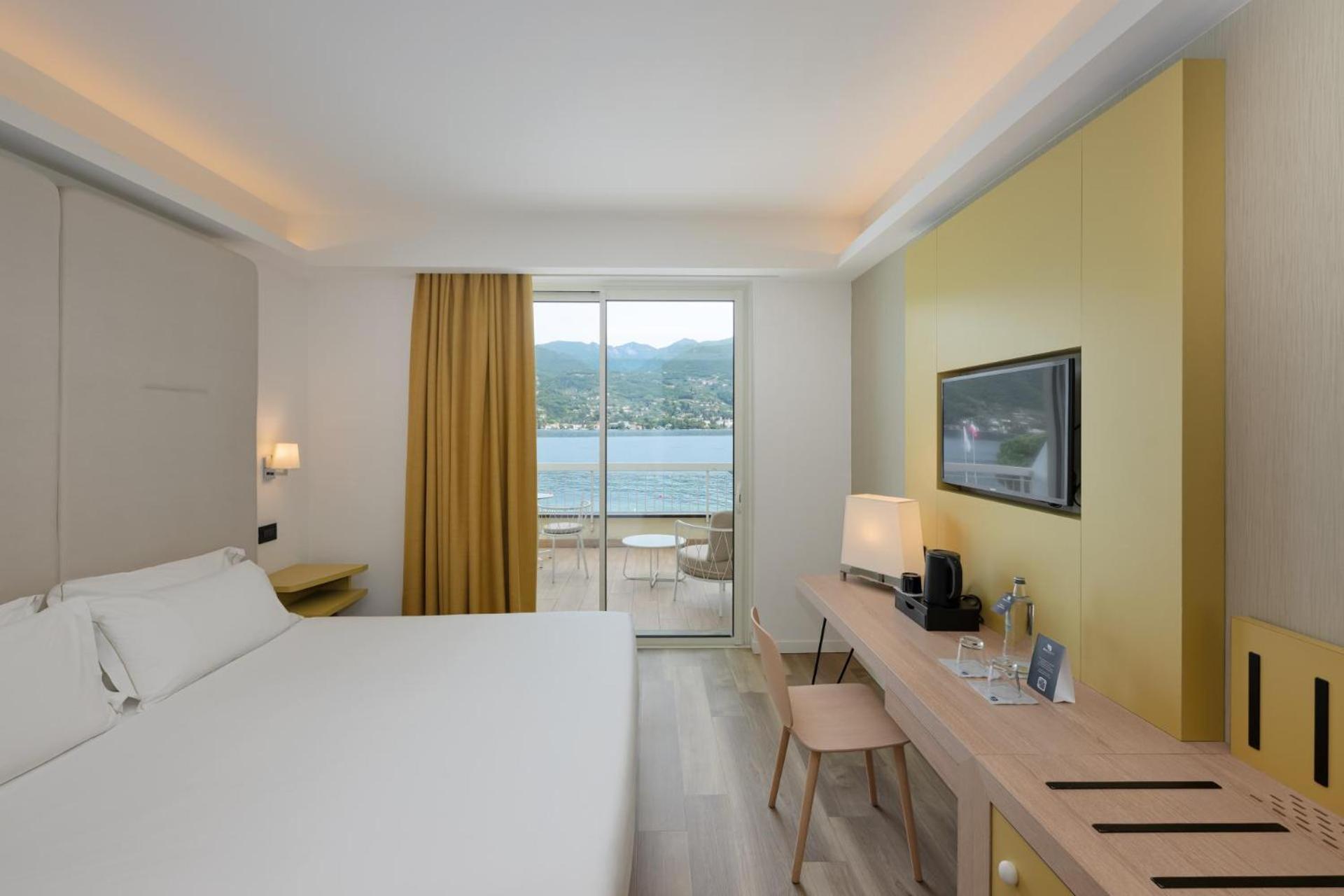 Deluxe Double or Twin Room Lake View