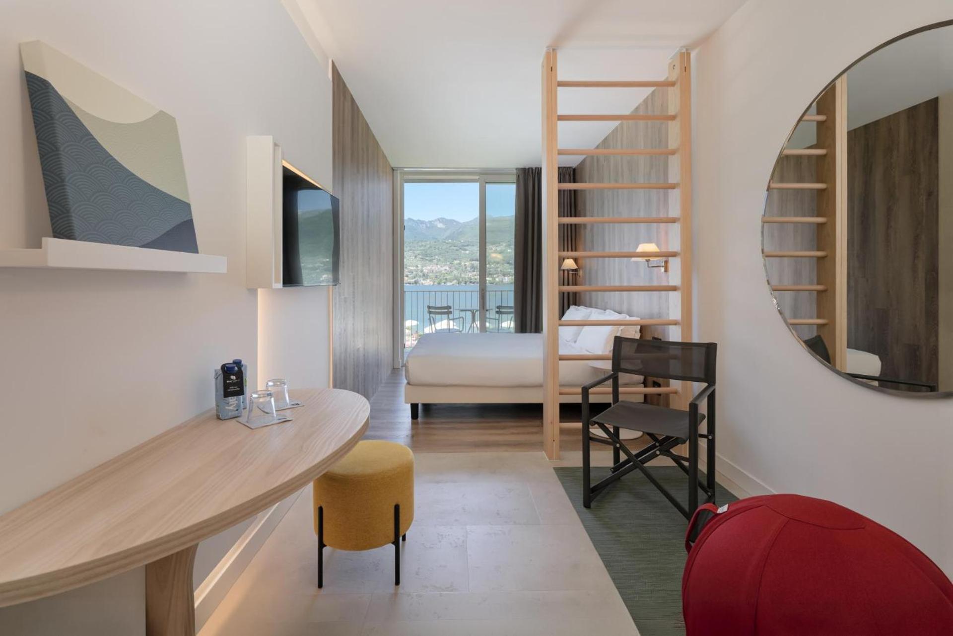 Superior Double or Twin Room Lake View