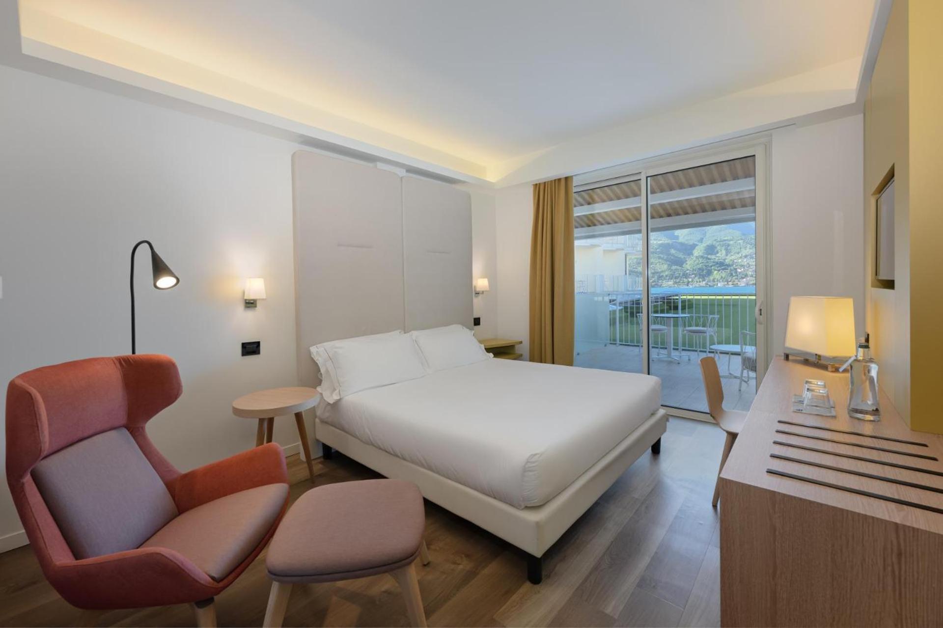 Deluxe Double or Twin Room Lake View
